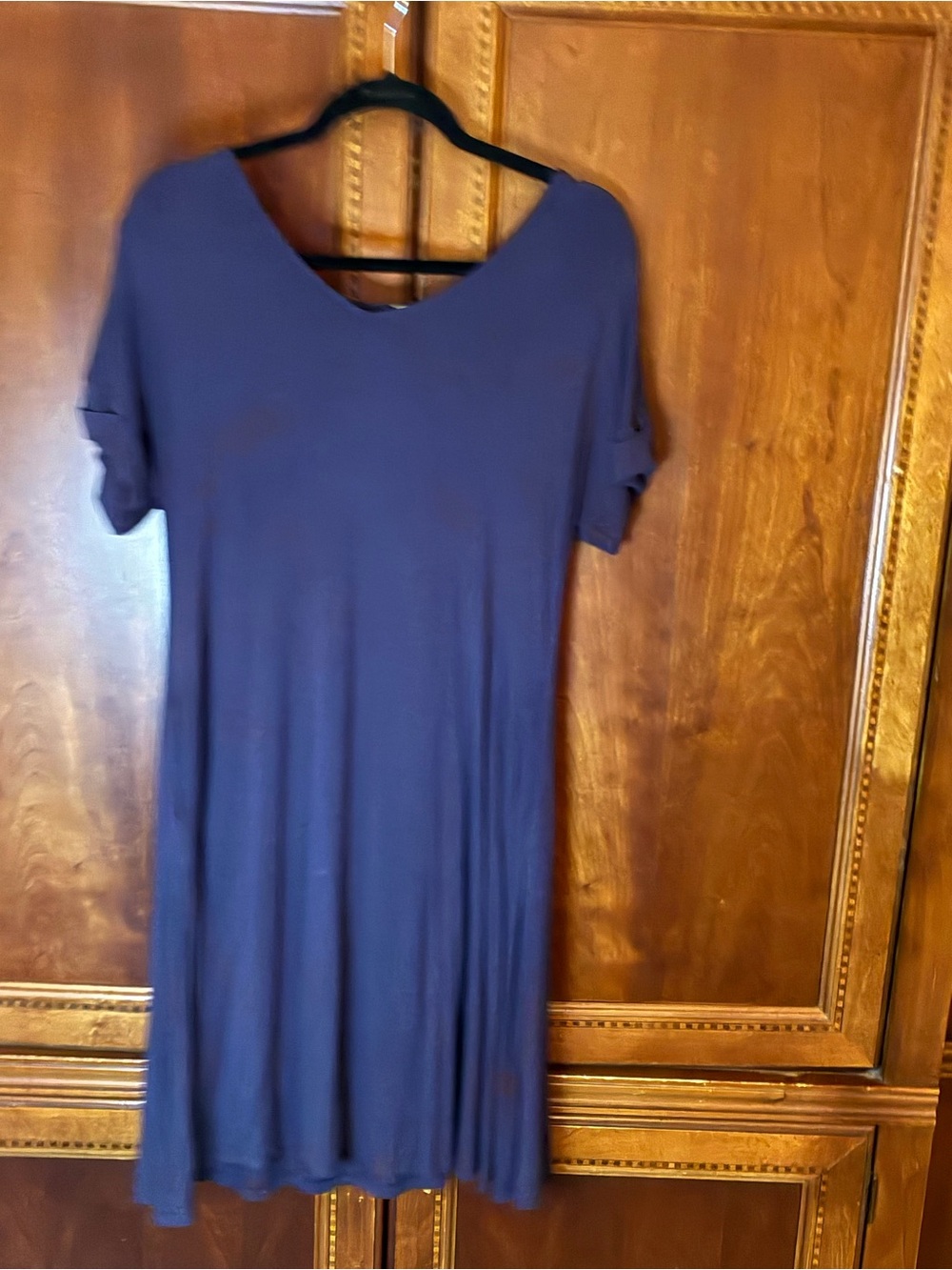 Classic Navy Short-Sleeve V-Neck Midi Dress with pockets